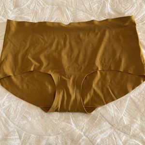 Lululemon boy shorts